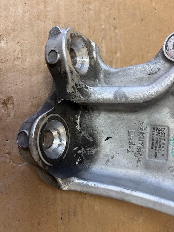 ✅ 17-23 Tesla Model 3 Front Left Spindle Knuckle Hub 1044311-00-E