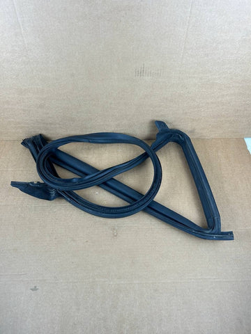 ✅17-23 Tesla Model 3 Rear Side Door Weatherstrip Rubber Seal Left 1090499