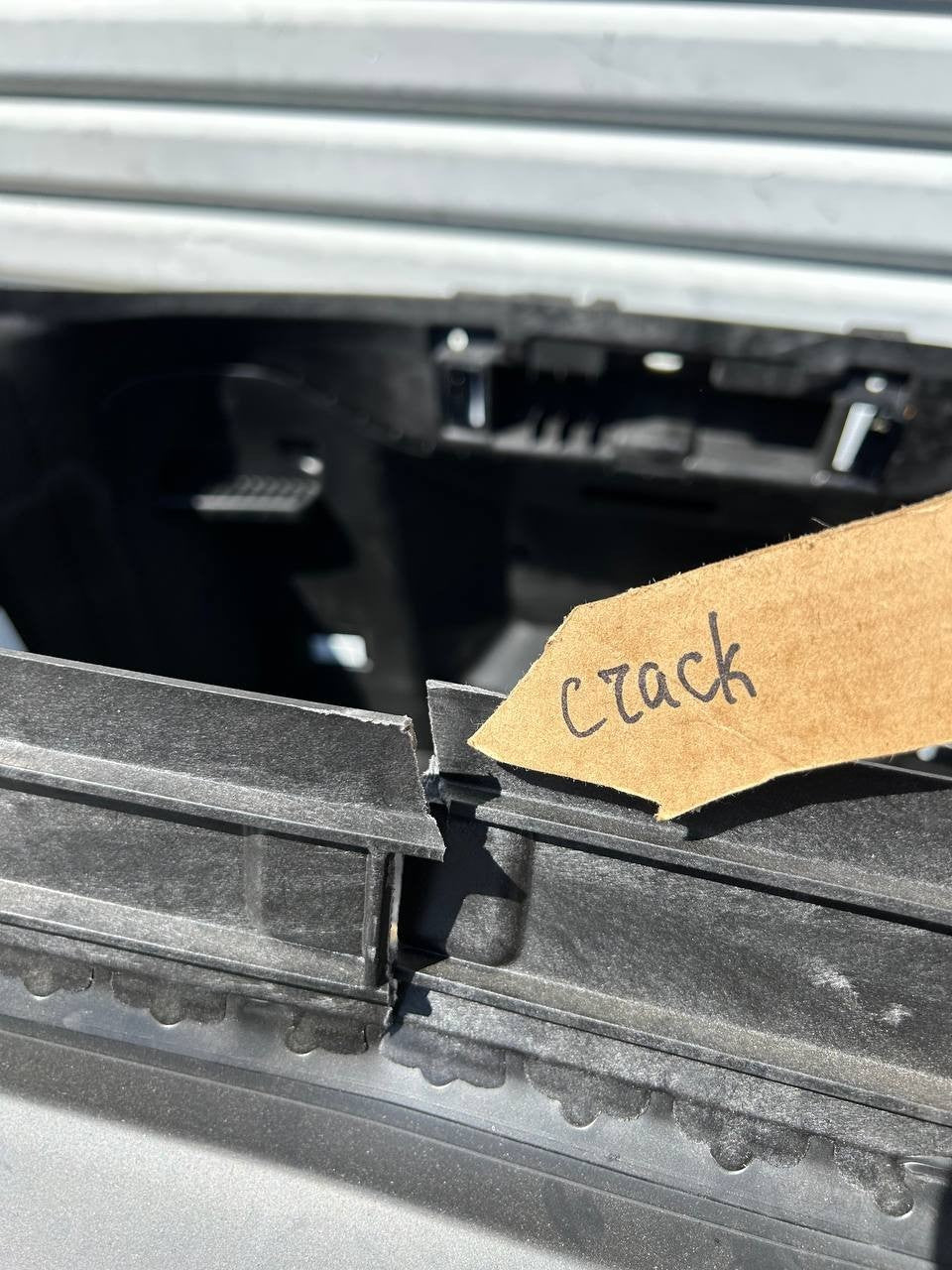 ✅ 25 Lucid Air Front Compartment Frunk Storage Tub P11-E75700-04 /cracked