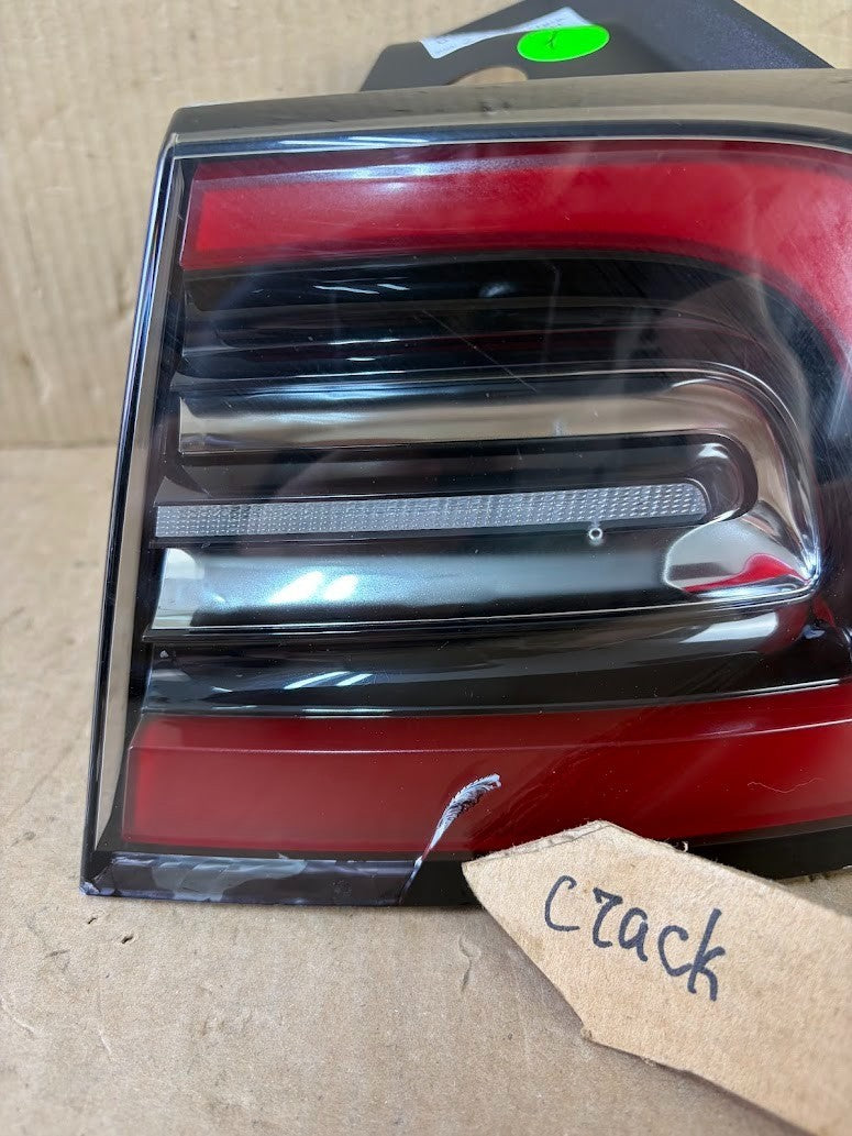 ✅20-23 Tesla Model Y Rear Right Outer Tail Light 4 Pin 1502087-00-D  /carcked