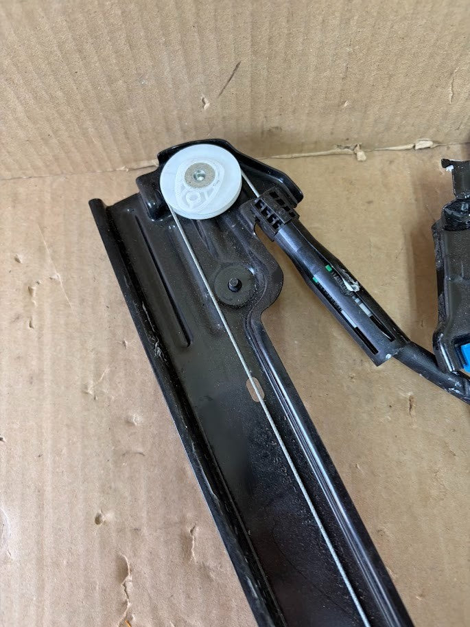 ✅ 24-26 Model 3 Front Right Door Window Glass Regulator & Motor 1929918-00-A