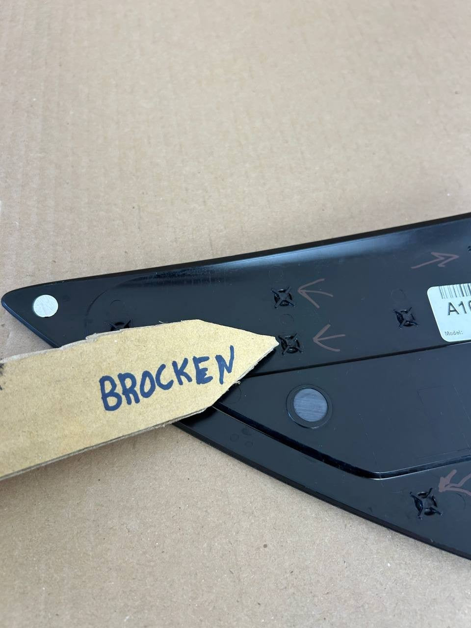 ✅ 2017-2022 Tesla Model 3 Y Rear Right Side Reflector Light 1518783-00-B /broken