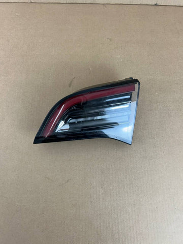 ✅17-23 Tesla Model 3 Back Rear Right Tail Light Liftgate OEM 1077402-00G scratch