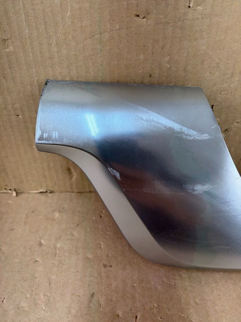 ✅ OEM 2022-2024 Rivian R1T Rear Bumper Right Molding Cover Trim PT00015377-B