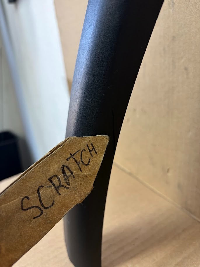 ✅ 25-26 Tesla Model Y Juniper Front Right Fender Molding 1937599-00-C /scratched
