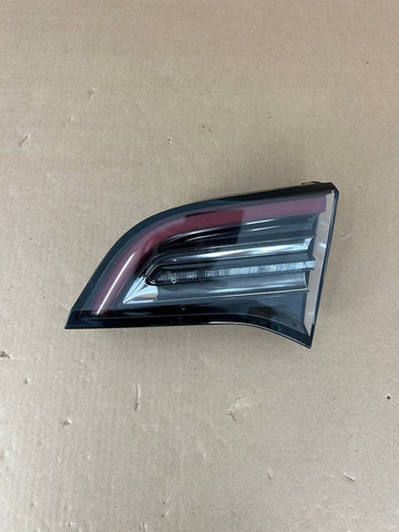 ✅17-23 Tesla Model 3 Rear Right Side LED Inner Tail Light 1077402-00-F w/scratch