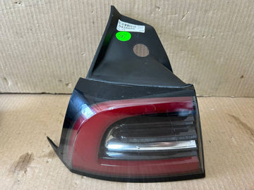 ✅ 17-23 Tesla Model 3/Y OEM Left Rear LED Tail Light 3-Pin 1077397