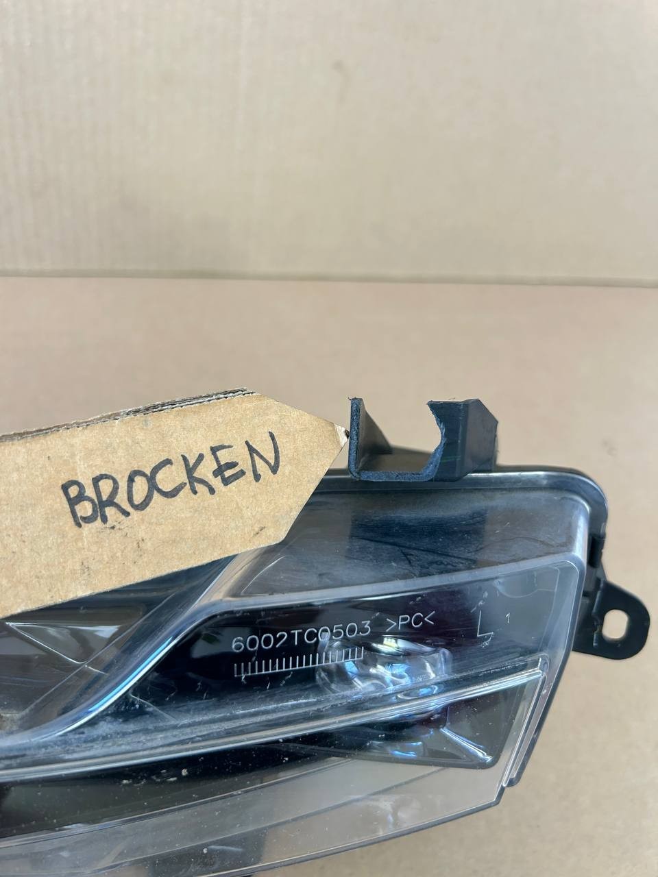 ✅ 17-23 Tesla Model 3 Front LH Turn Signal LED Fog Light 1077391-00-C /broken