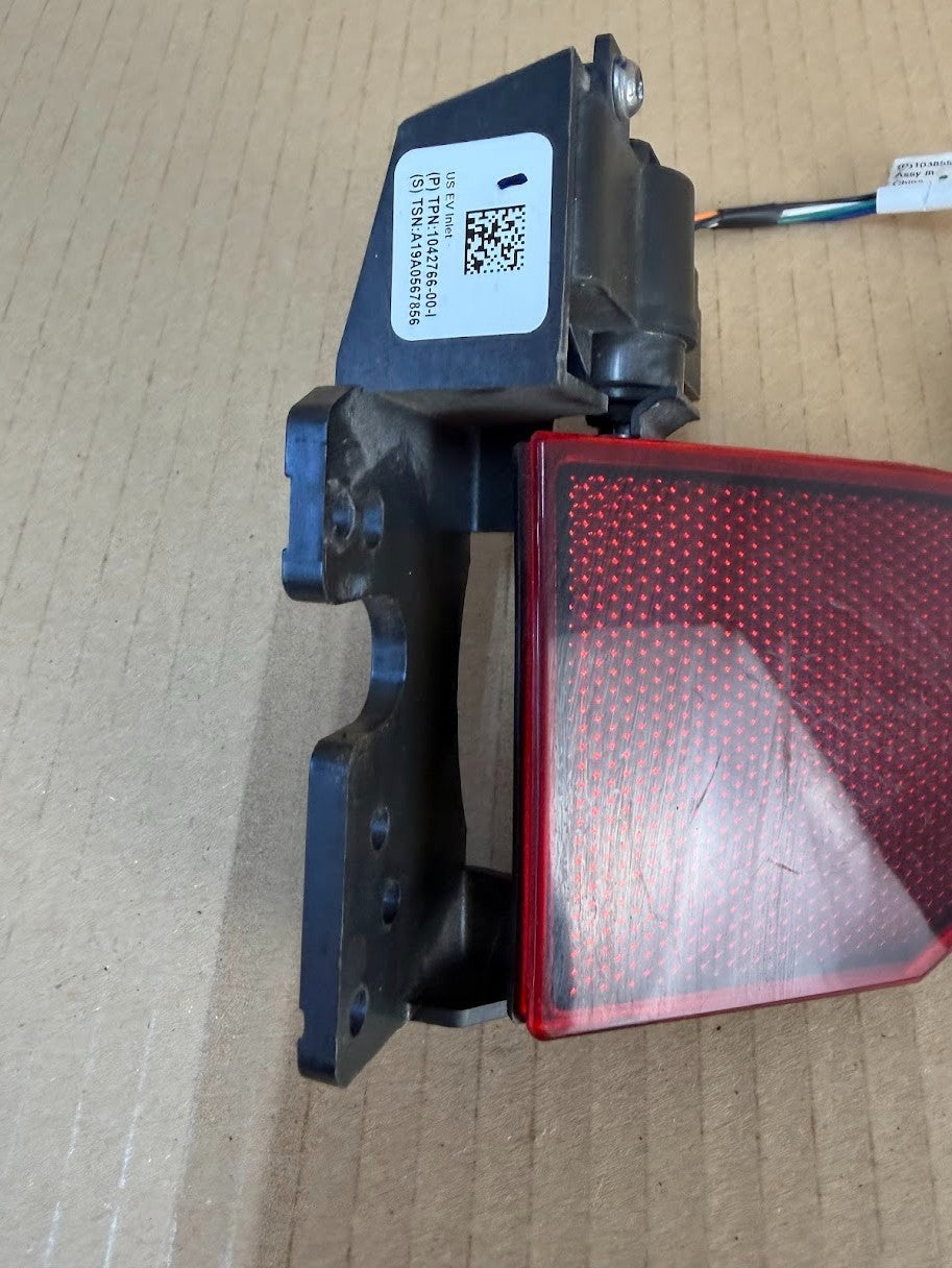 ✅16-20 Tesla Model X Rear Left Taillight Lamp Charge Reflector 1042766-00-I