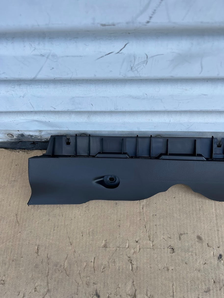 ✅NEW! Tesla Y 20-23 Rocker Panel Carrier Passenger Side Front 1497745-00-B