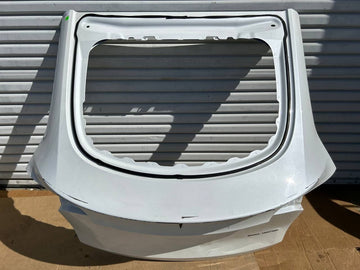 ✅ 20-23 Tesla Model Y Rear Trunk Lid White w/dent and scratches