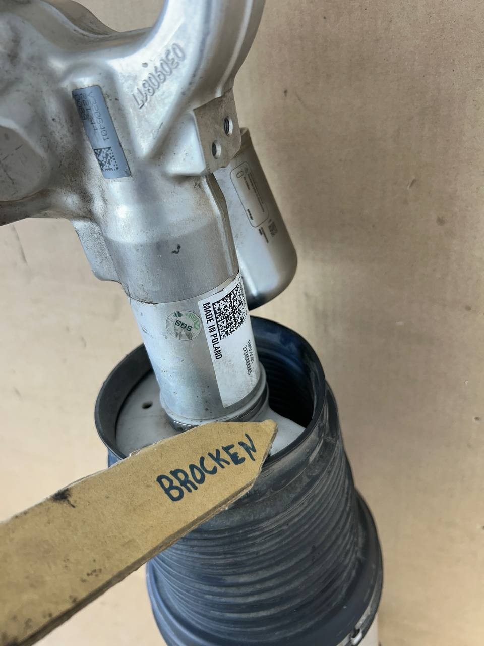 ✅2022-2025 Rivian R1S Air Ride Suspension Front Strut, Left LH C100002751-G