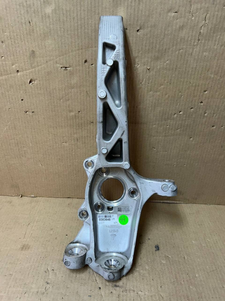 ✅2020-2023 Tesla Model Y Front Left Steering Knuckle 1188311-00-E