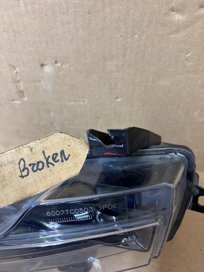 ✅ 17-23 Tesla Model 3/Y Left Fog Light Lamp 2 PIN 1077389-00-F /broken tabs