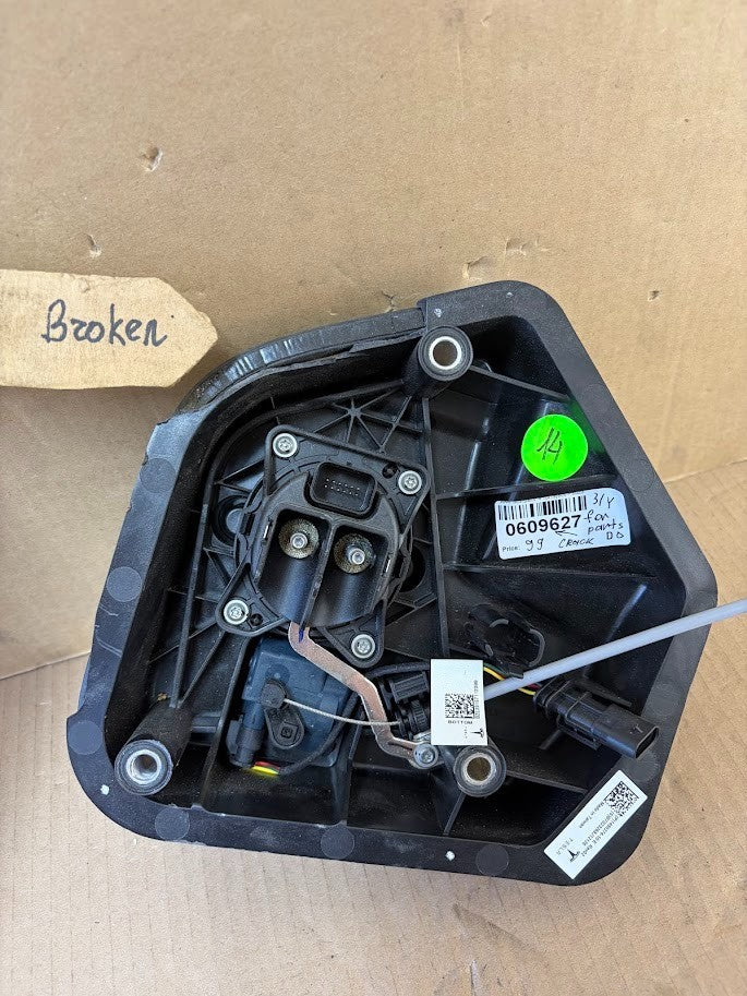 ✅17-23 Tesla Model 3/Y Charge Port Inlet Socket 1490374-10-E /damaged