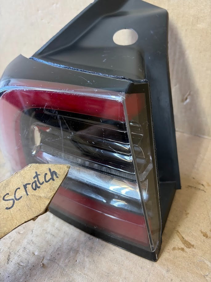 ✅ 17-23 Tesla Model 3 Outer Left Tail Light Assembly 3 Pin 1077397-00-H /scratch