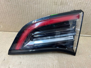 ✅ 20-24 Model Y Rear Right Inner Taillight Tail Lamp 4-Pin 1502089-00-B /scratch