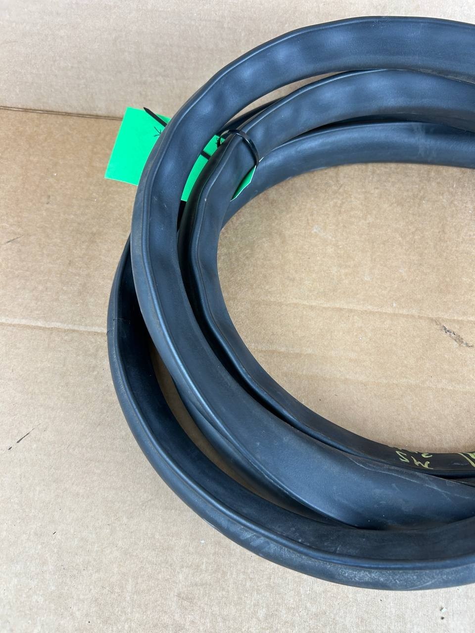 ✅ TESLA MODEL S Rear Right Door Seal Rubber