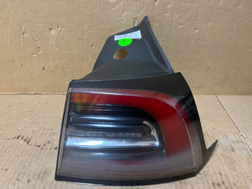 ✅ 17-23 Tesla Model 3/Y Right RearTail Light 3-Pin 1077398 /water