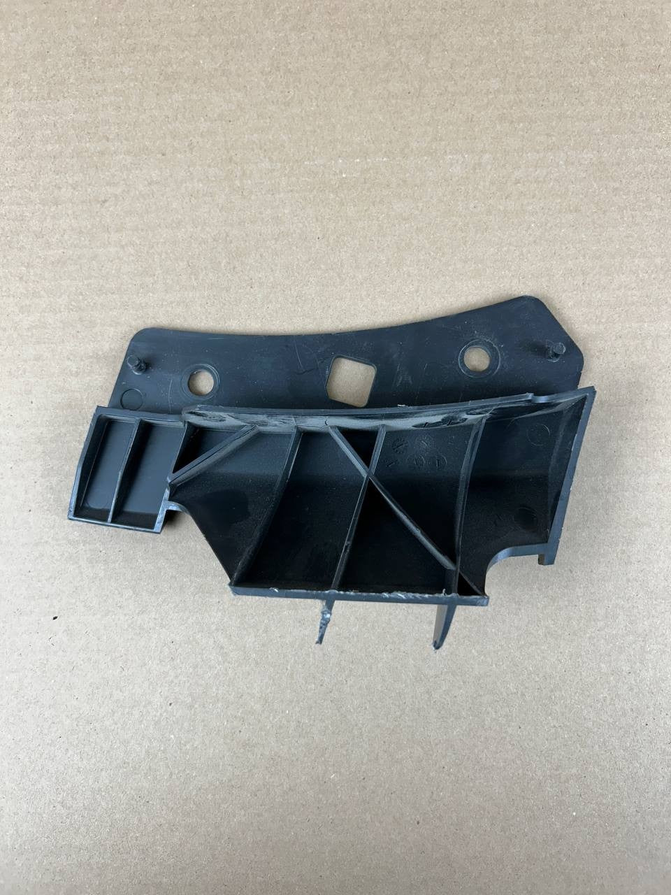 ✅ 2017-23 Tesla Model 3 Front Right Passenger Side Bumper Bracket 1084170-00-B