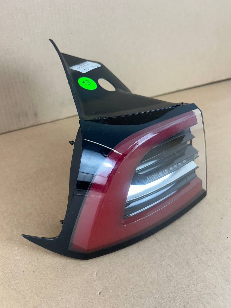 ✅ Tesla Model 3 Rear Left Tail Light Lamp Quarter Mounted 3 Pin 1077397