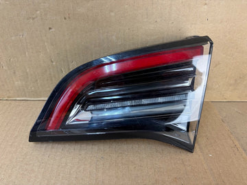 ✅ 20-23 Tesla Model 3 Y Inner Tail Light Right 4 Pin 1502089-00-B /scratched