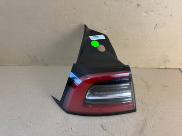 ✅ 2017-2023 Tesla Model 3 Y Left Outer Tail Light 3 Pin  1077397-00-F
