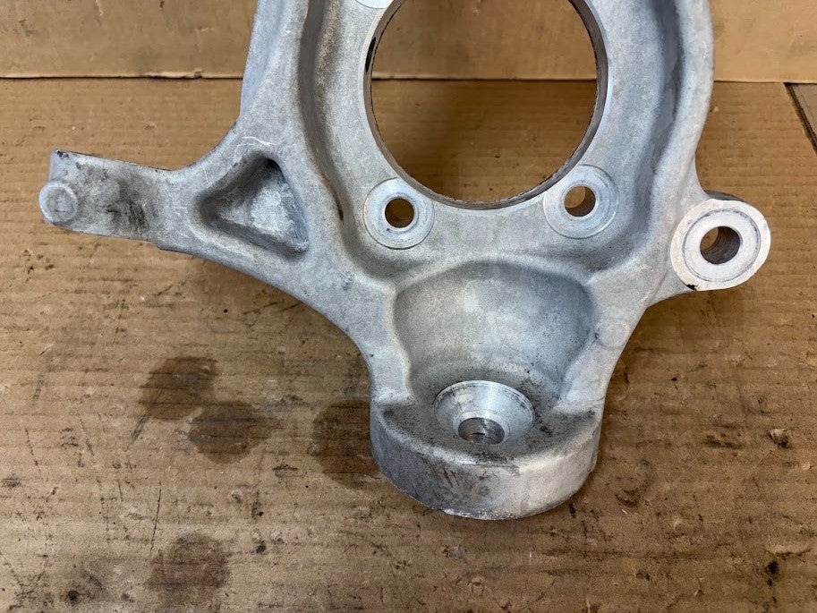 ✅ 22-24 R1T/R1S Front Right Spindle Knuckle PT00001860