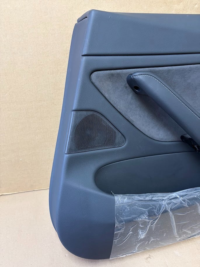✅ 17-20 Model 3 Rear Right Interior Door Panel Trim Card 1090415-01-L