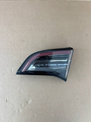 ✅17-23 Tesla Model 3 Rear Right Side LED Inner Tail Light 1077402-00-F w/scratch