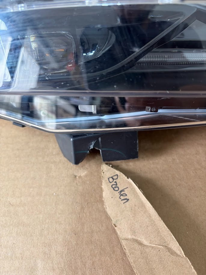 ✅ 21+ Tesla Model X Right Side Fog Light Lamp Assembly 1621195-00-C /broken tab