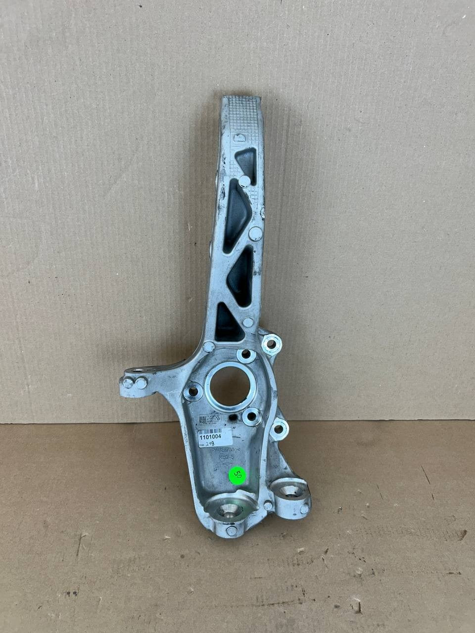 ✅20-24 Tesla Model Y Front Right Side Knuckle Spindle OEM 1188316-00-F