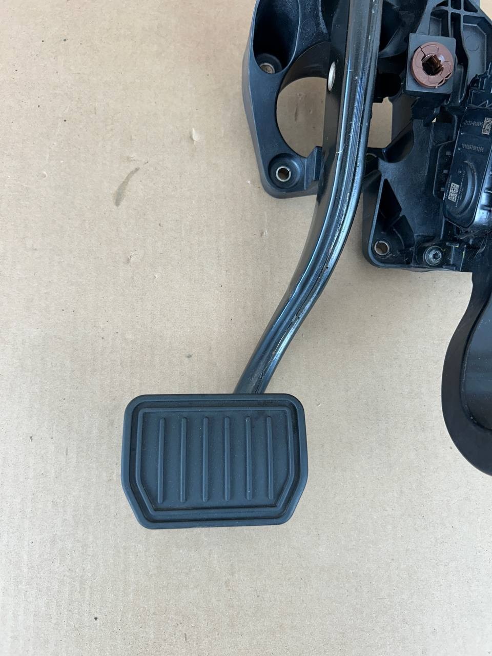 ✅ 17-23 Tesla Model 3 Accelerator & Brake Foot Pedal w/ Switch Base 1044691-00-D