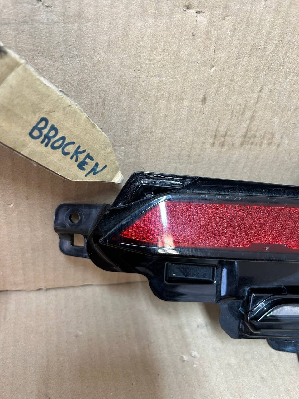 ✅2025-2026 Tesla Model Y Juniper Rear Left Tail Light 1979444-10-D /cracked