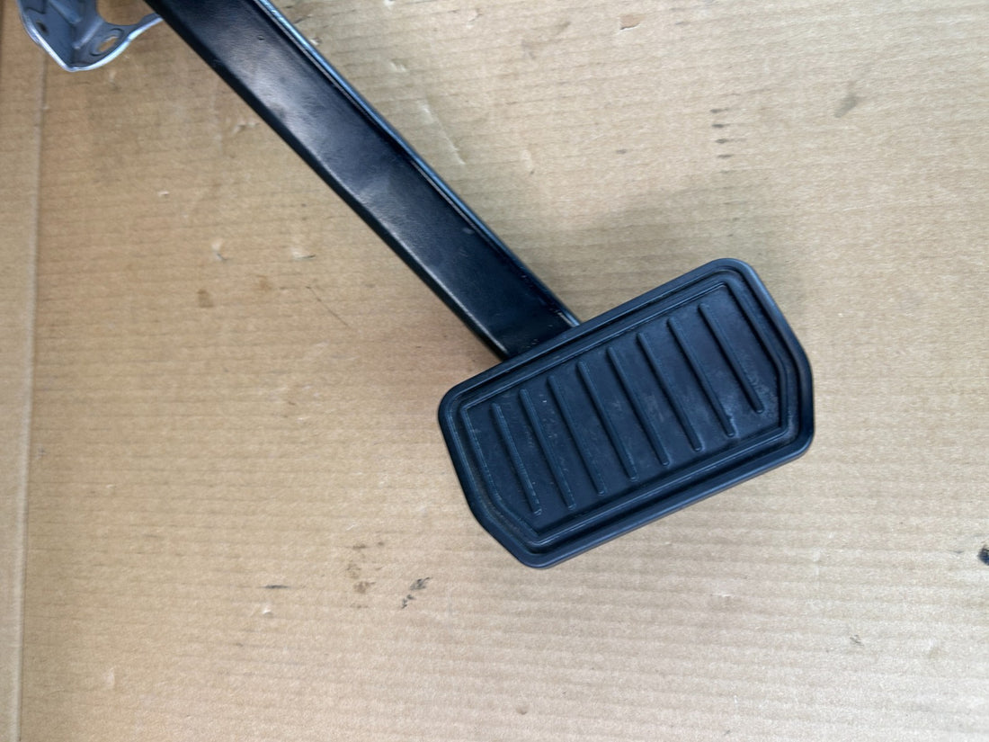 ✅2012-2015 Tesla Model S Driver Brake Pedal and Bracket Assembly 6006455-00A OEM