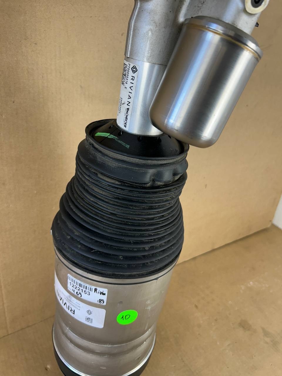 ✅ 2025 Rivian R1S Front Left Strut Shock Absorber LH PT00964203-A