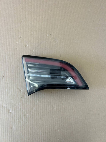 ✅17-23 Tesla Model 3 Back Rear Left Tail Light Liftgate OEM 1077401 w/scratches
