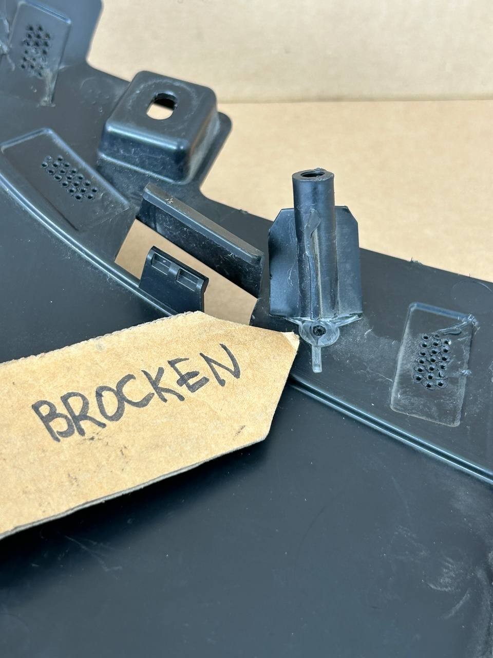 ✅ 16- 20 Tesla Model X Right Side Support Mounting Bracket 1588187-00-B /broken