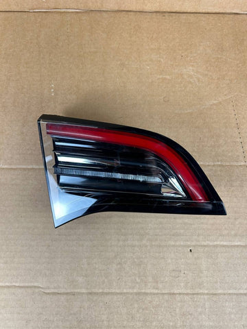 ✅21-23 Tesla Model 3/Y Rear Left Inner Tail Light 4pins 1502088-00-B/scratched