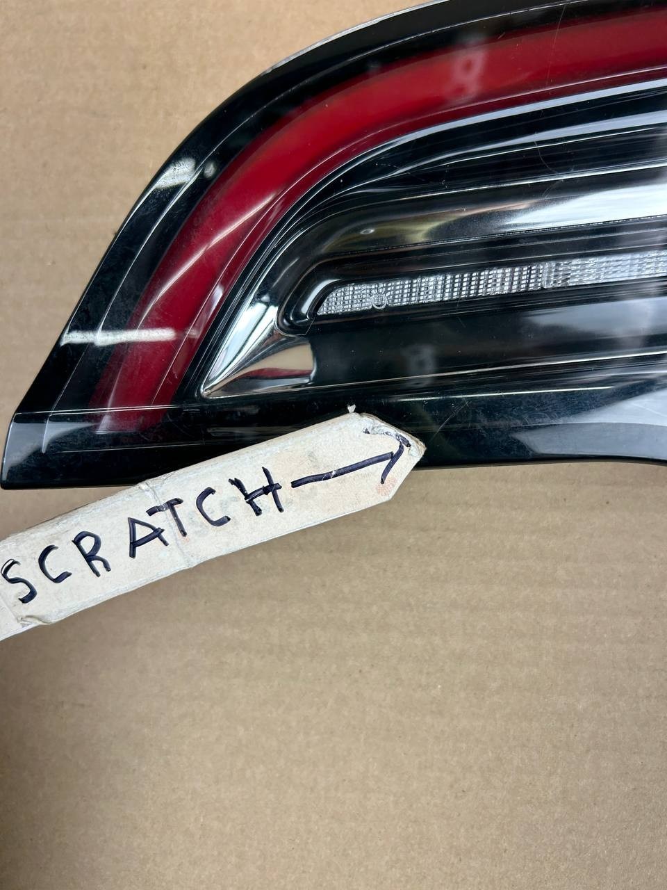 ✅2022 Tesla Model 3 Right Tail Lamp Trunk Mounted 1077402-96-G/scratched