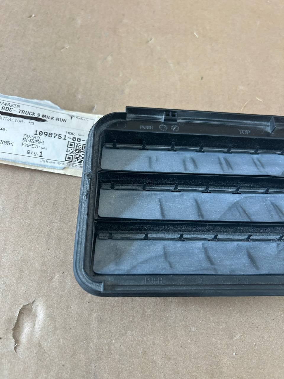 ✅ 17-23 Tesla Model 3/Y Air Extractor Cabin Vent Grille Black 1098751-00-C