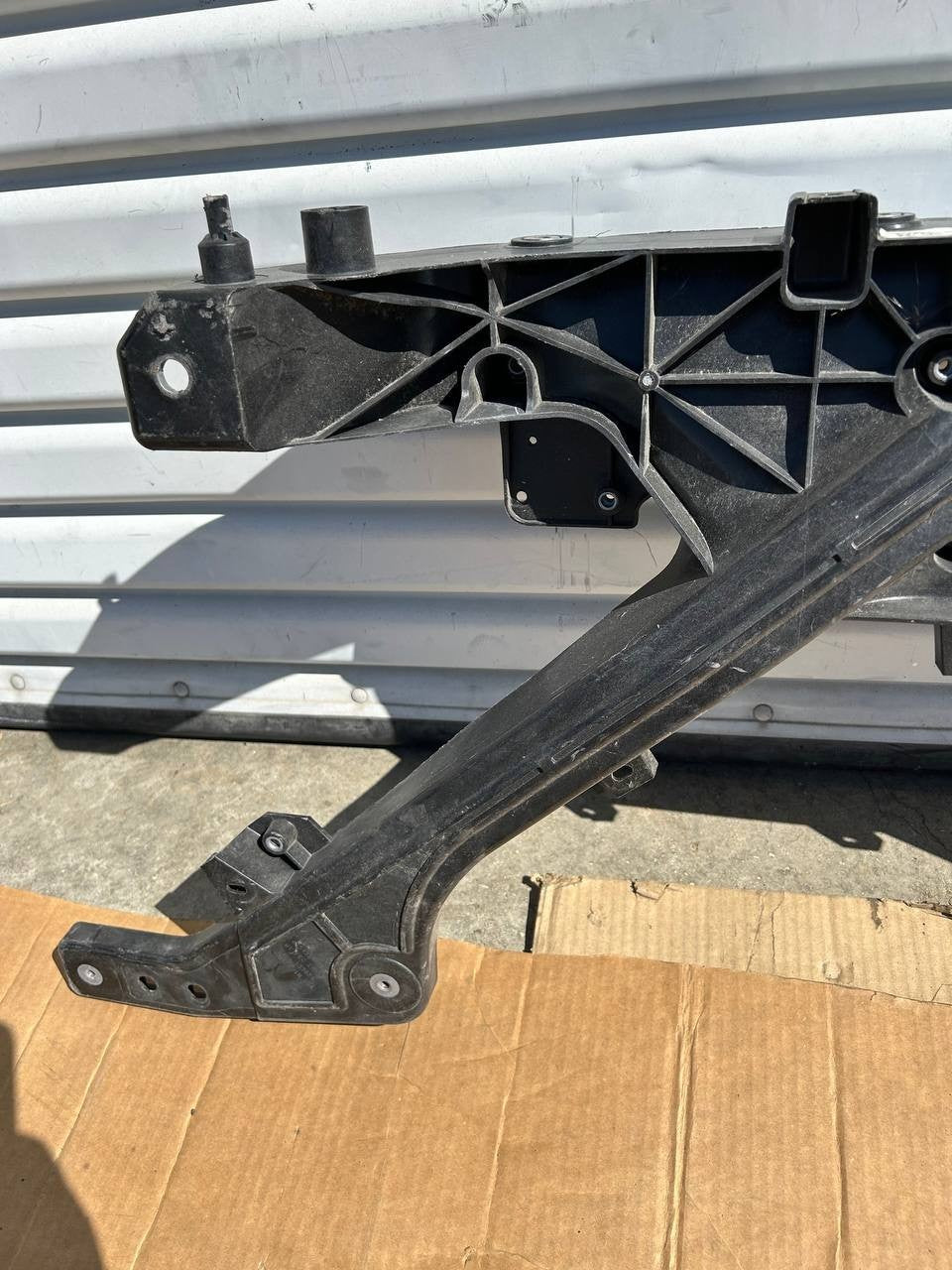 ✅ 2020 - 2023 Tesla Model Y Front Core Radiator Support Bracket Oem 1516277-00-E