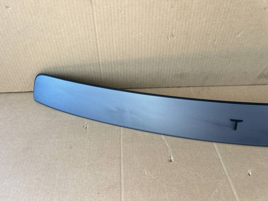 ✅2025-2026 Tesla Model Y Juniper Rear Hatch Exterier Emblem 2119735-00-B