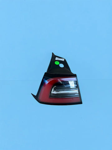 ✅17-24 Tesla Model 3/Y LED Outer Tail Light Rear Left 3-Pin /scratches 1077397