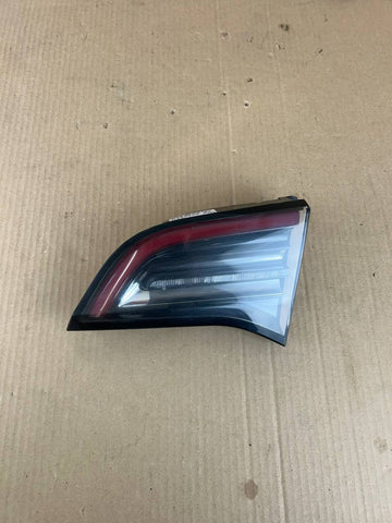 ✅ 17-23 Tesla Model 3 Rear Right Inner Taillight LED 3-Pin 1077402 w/scratches