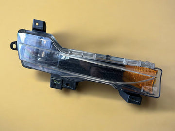 ✅2017-2023 Tesla Model 3 Y Right Side Fog Light 3 Pin 1077392-00-C