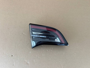 ✅ OEM 17-23 Tesla Model Y/3 Rear Left Side Tail Light 3 Pin 1077403-00 /broken