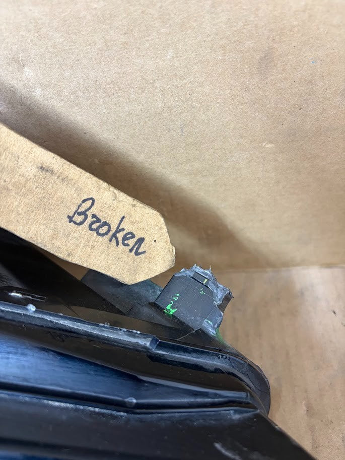 ✅ 21-23 Tesla Model 3/Y Right Matrix Headlight Lamp 1514953-00-D /broken tab