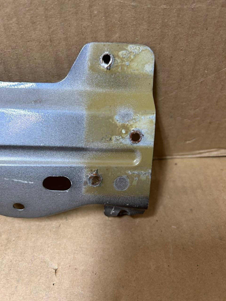 ✅ 17-23 Model 3 Front Driver Side Fender Mount Support Bracket Left 1092304-00-B