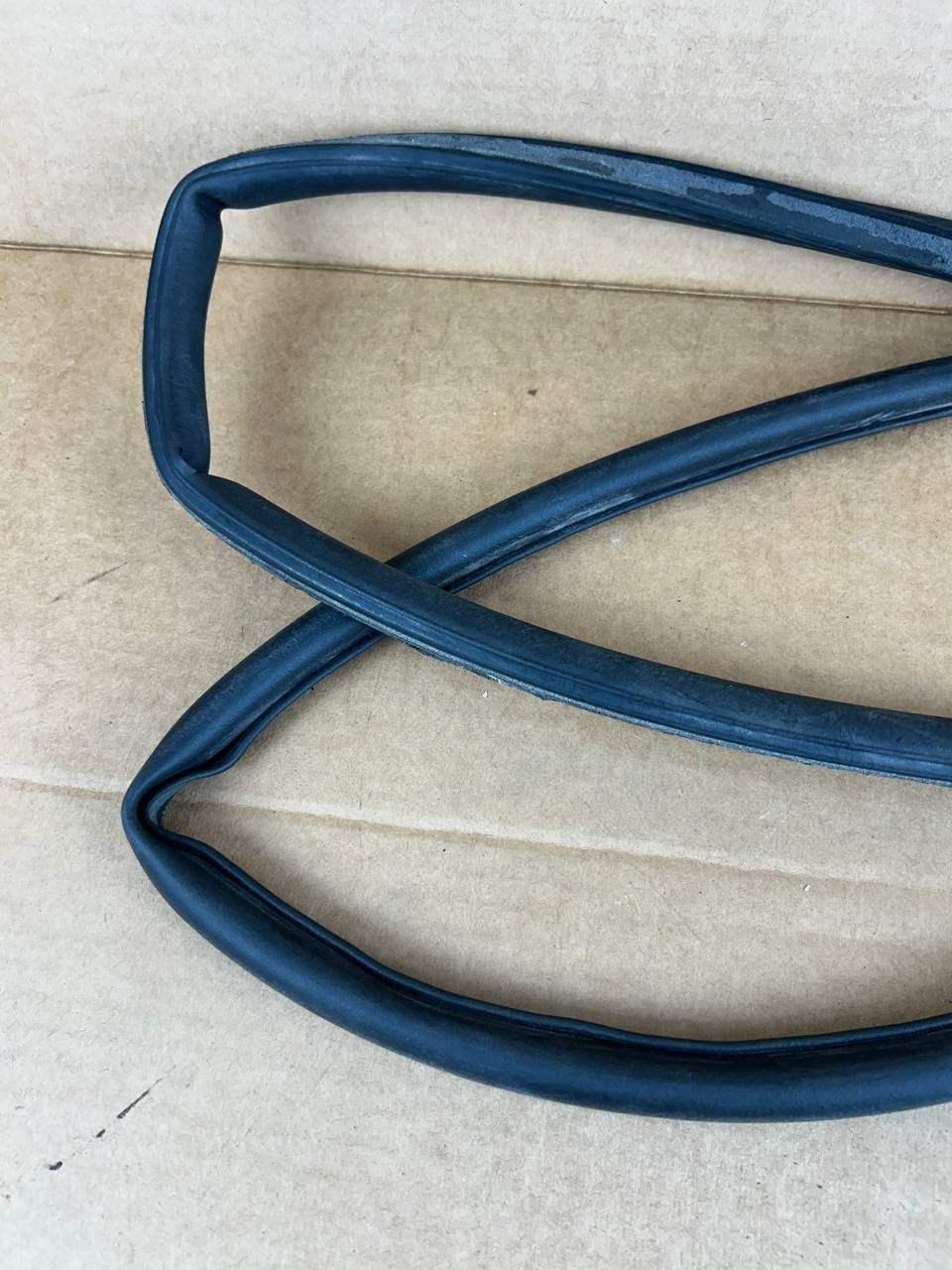 ✅ TESLA MODEL Y Rear Right Door Seal Rubber 1497676-00-B 2022